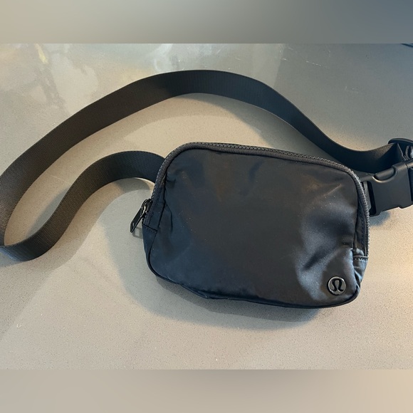 Lululemon everywhere belt bag 1L black - Picture 5 of 10